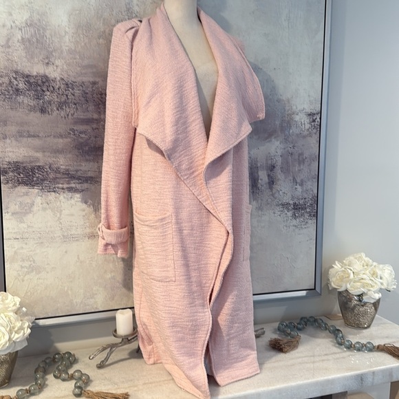 Steve Madden Pink Duster with gun-metal hardware, textured fabric size small - Picture 7 of 8